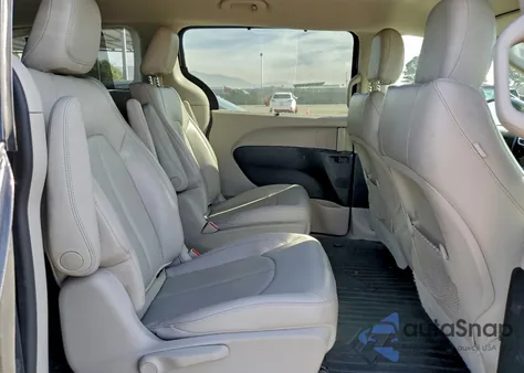 2018 Chrysler Pacifica Hybrid Touring L z USA, uszkodzony, nr VIN 2C4RC1L78JR129608